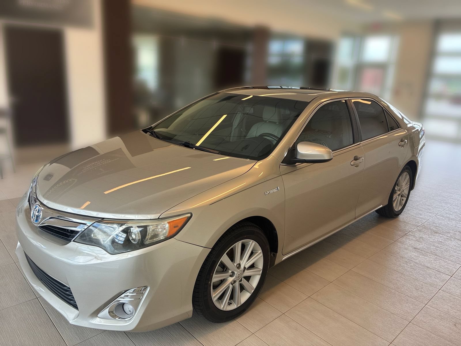 Used 2014 Toyota Camry XLE w/ Leather Package FWD image 4
