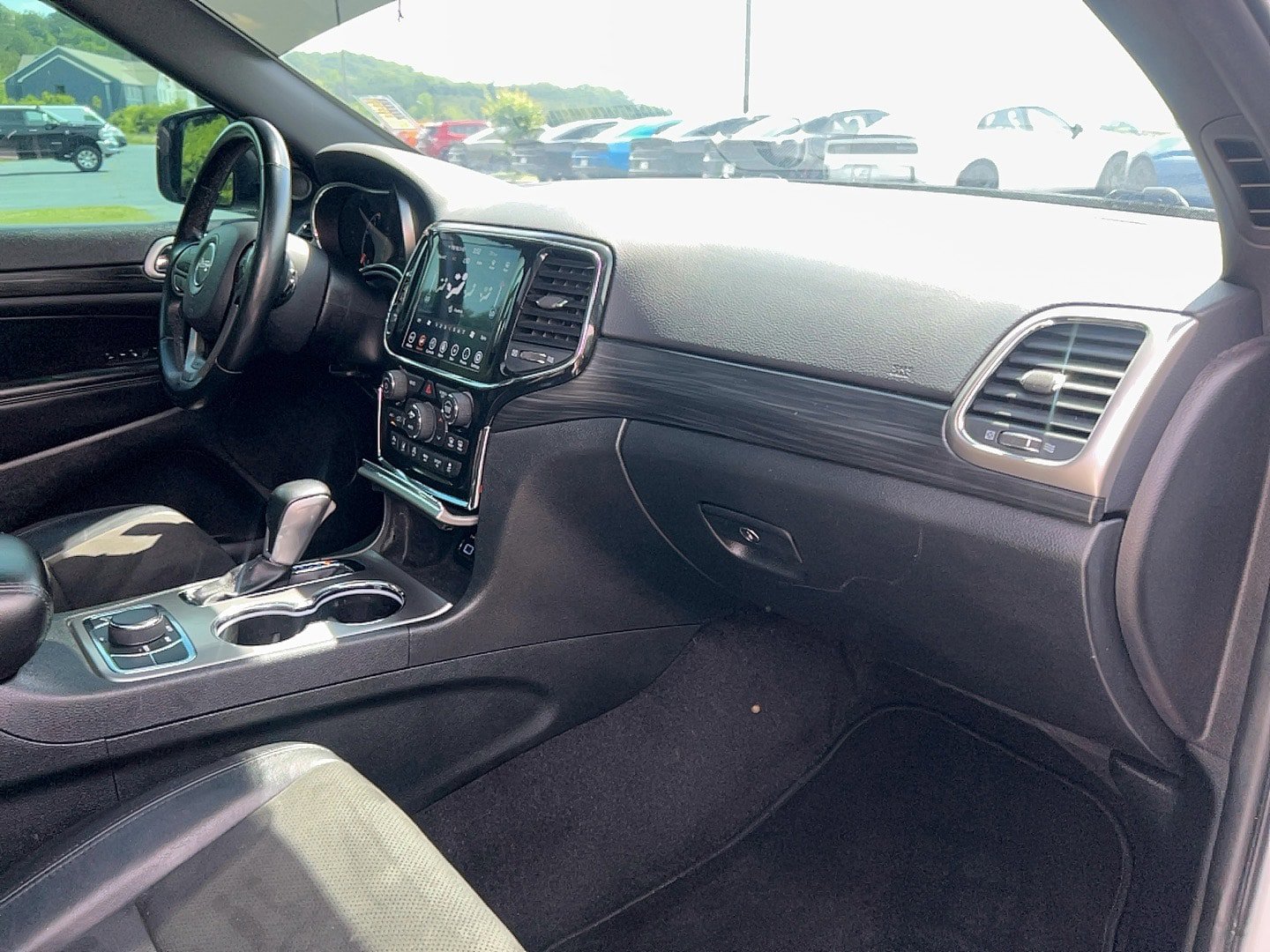 Used 2022 Jeep Grand Cherokee Laredo X AWD/4WD image 23