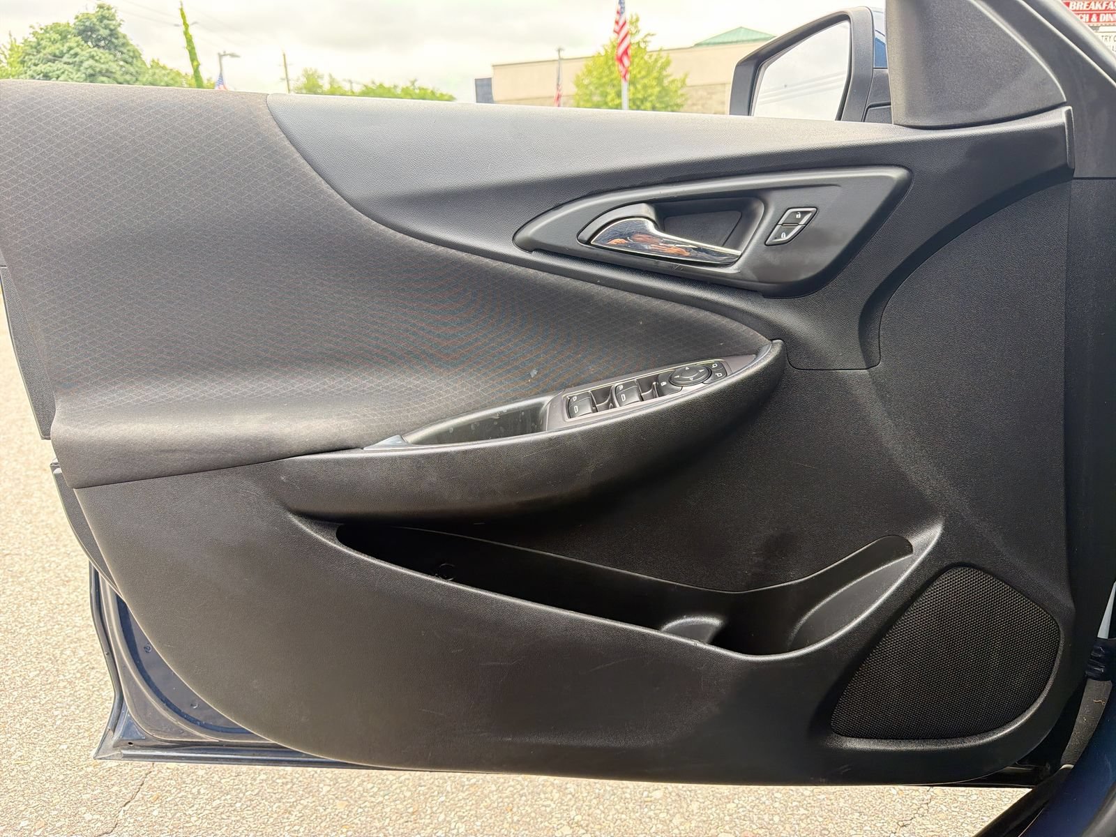 Used 2020 Chevrolet Malibu LT FWD image 32