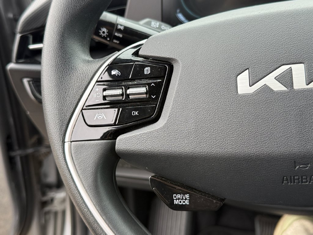 Used 2025 Kia Niro LX FWD image 15