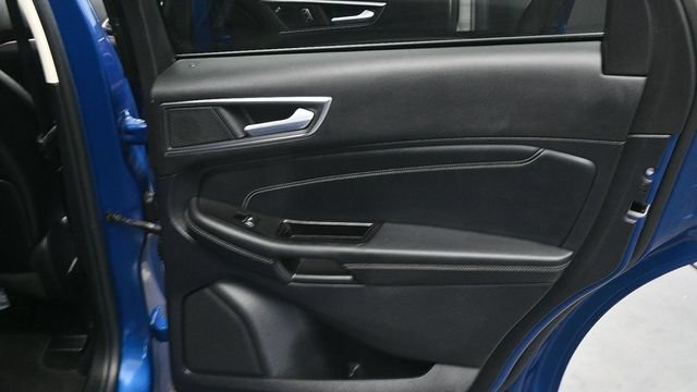 Used 2020 Ford Edge Titanium AWD/4WD image 16