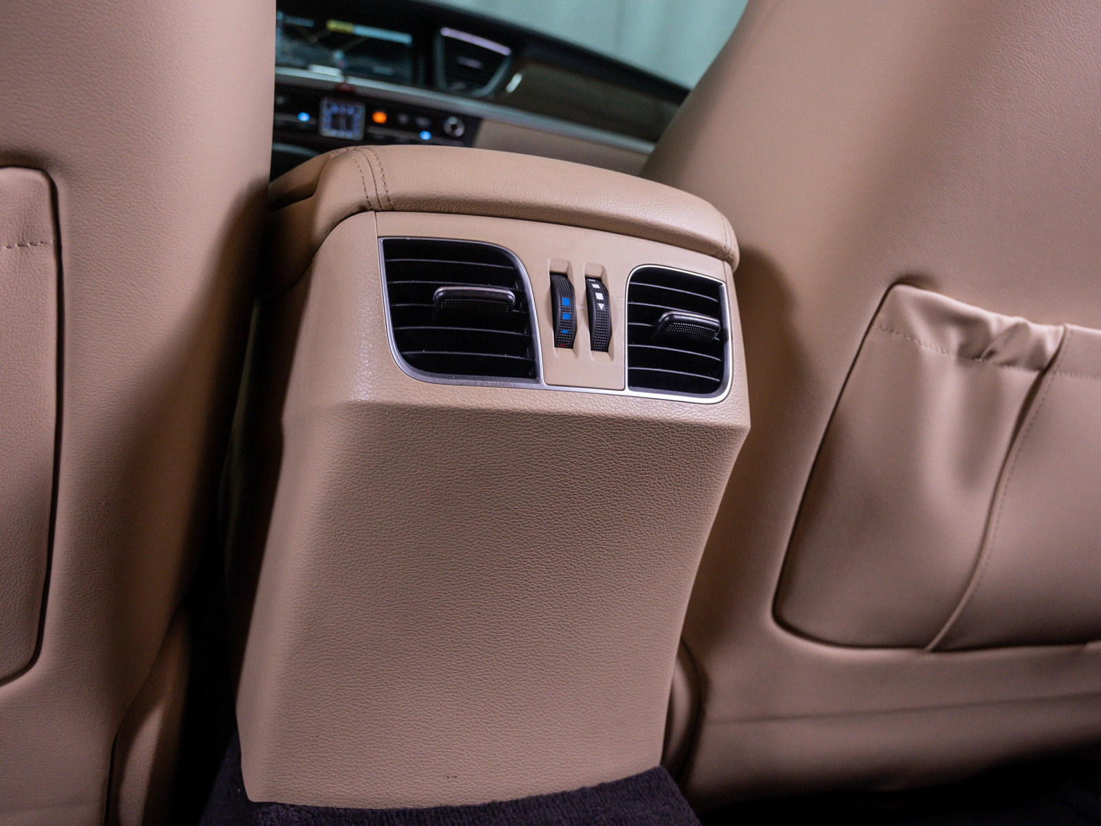 Used 2018 Genesis G80 3.8 RWD image 16