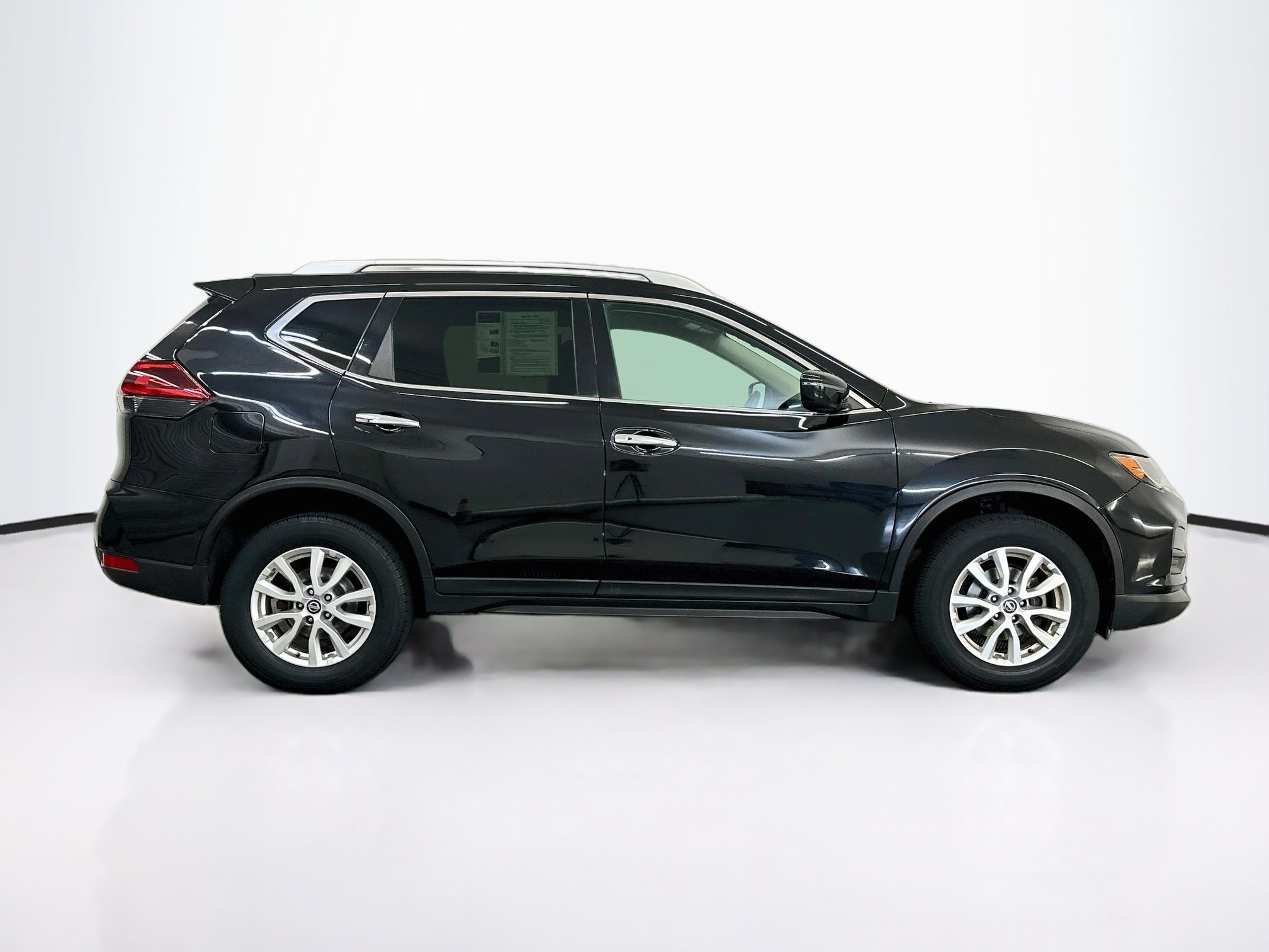 Used 2018 Nissan Rogue SV AWD/4WD image 10