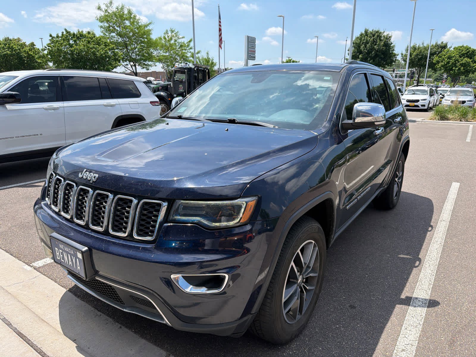 Used 2017 Jeep Grand Cherokee Limited w/ Luxury Group II AWD/4WD image 3