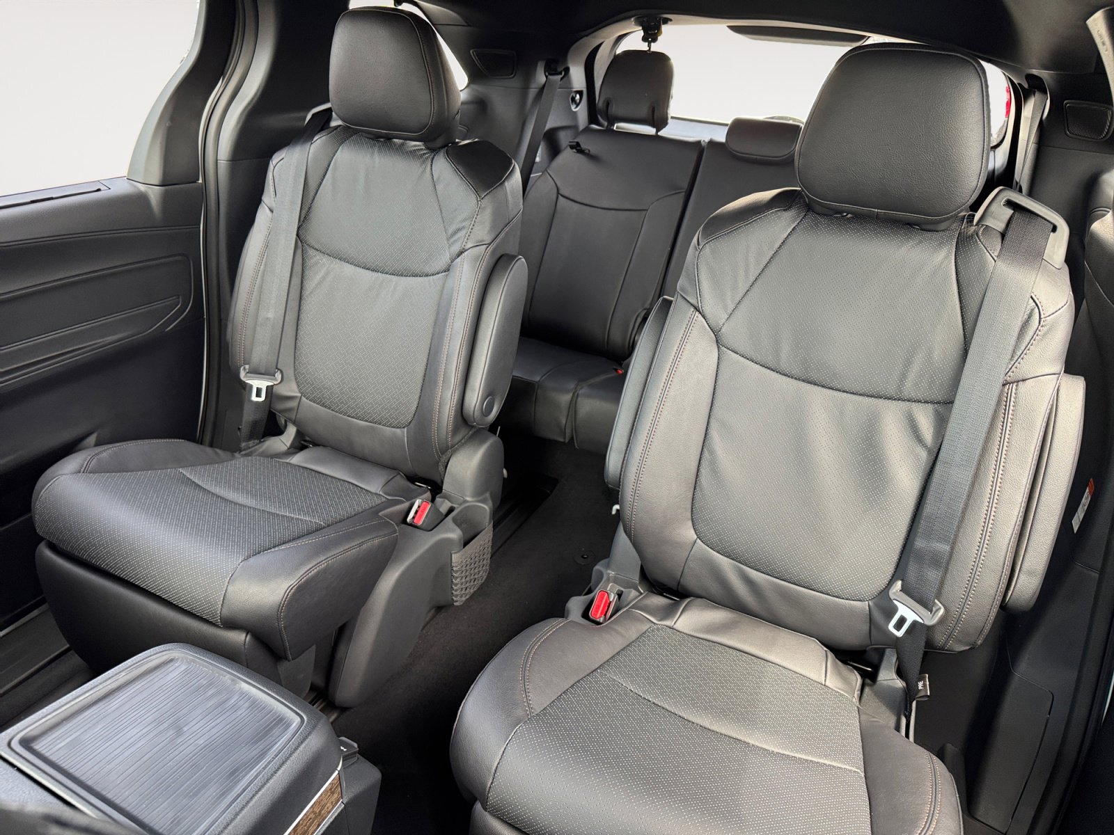 New 2026 Toyota Sienna Platinum AWD/4WD image 17