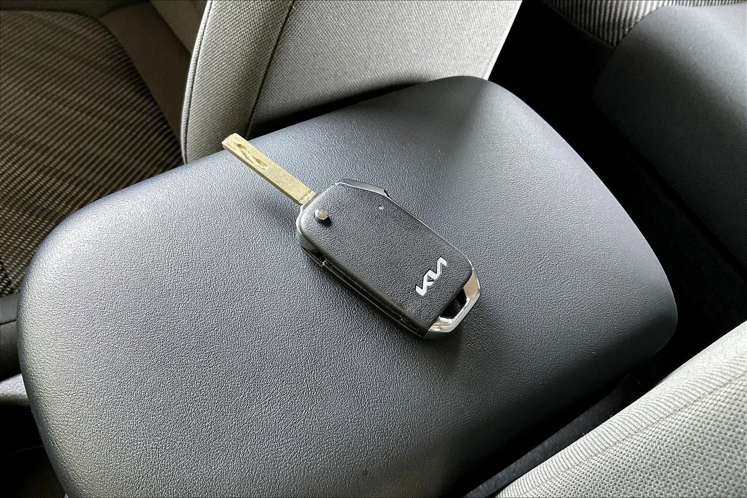 Used 2023 Kia Seltos LX image 32