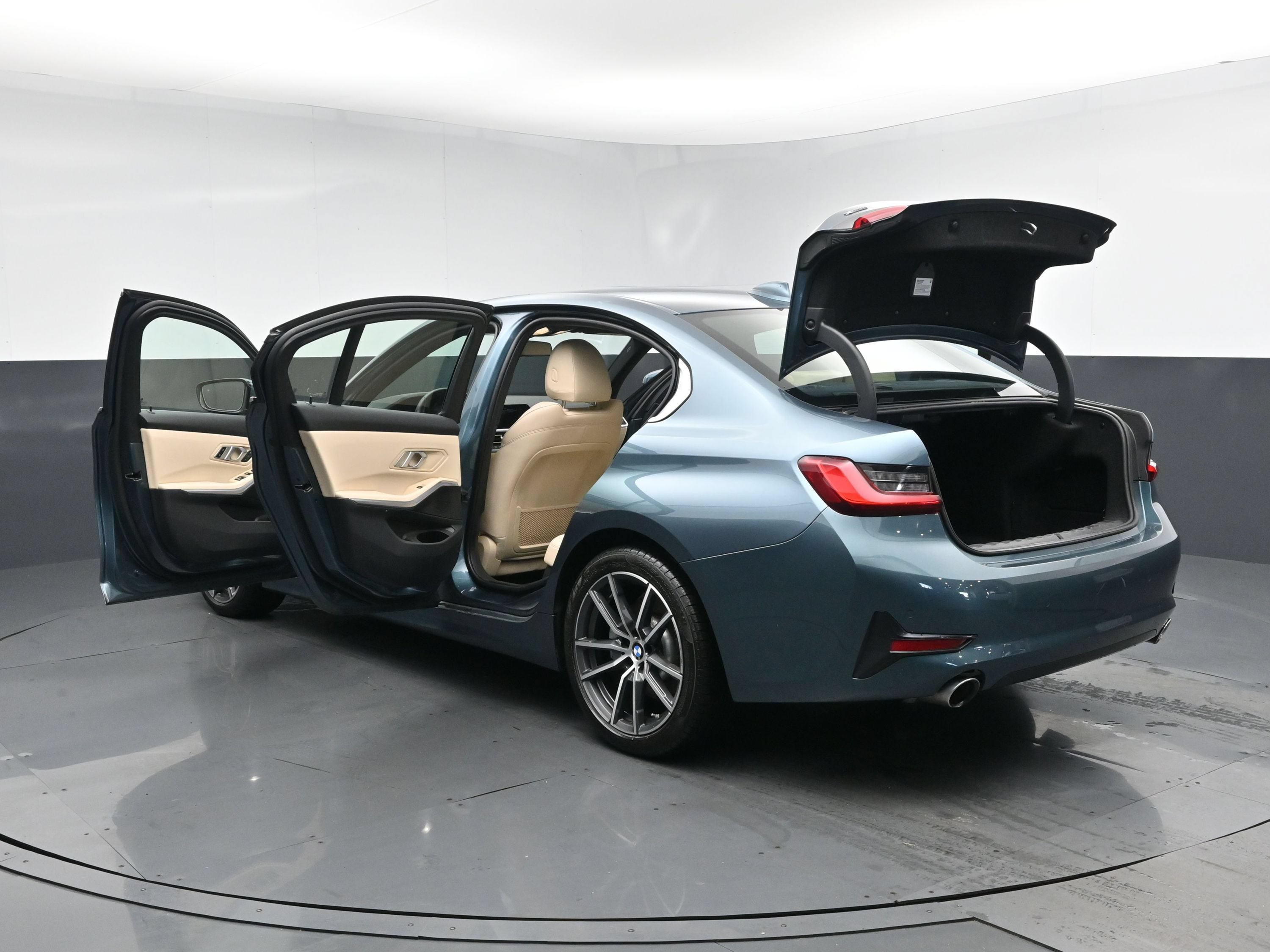 Used 2021 BMW 330i xDrive Sedan w/ Driving Assistance Package AWD/4WD image 34
