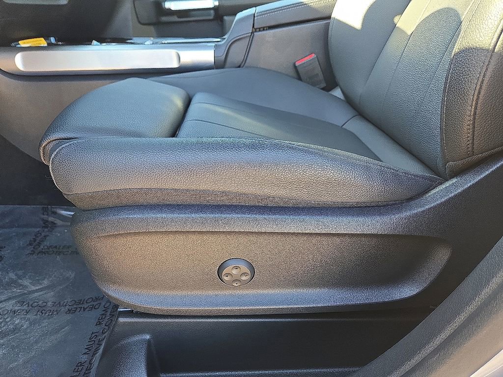 Used 2025 Mercedes-Benz GLB 250 image 24