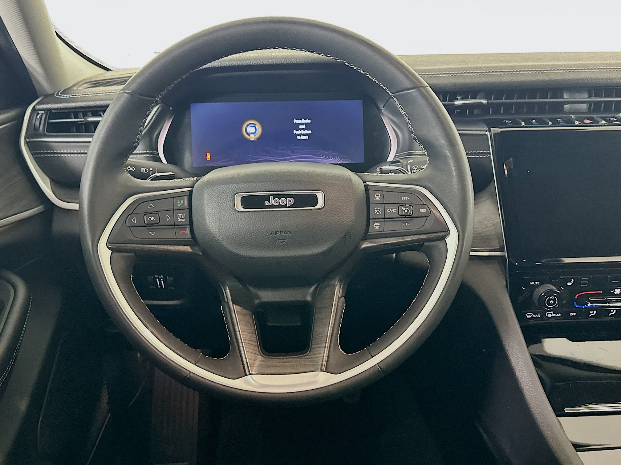 Used 2023 Jeep Grand Cherokee Limited RWD image 18