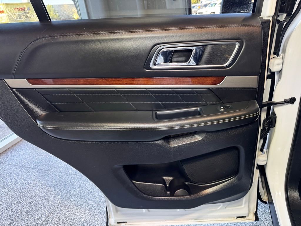Used 2019 Ford Explorer Platinum image 43