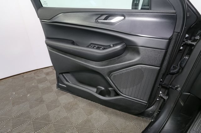 Used 2025 Jeep Grand Cherokee Laredo X w/ Luxury Tech Group I AWD/4WD image 39