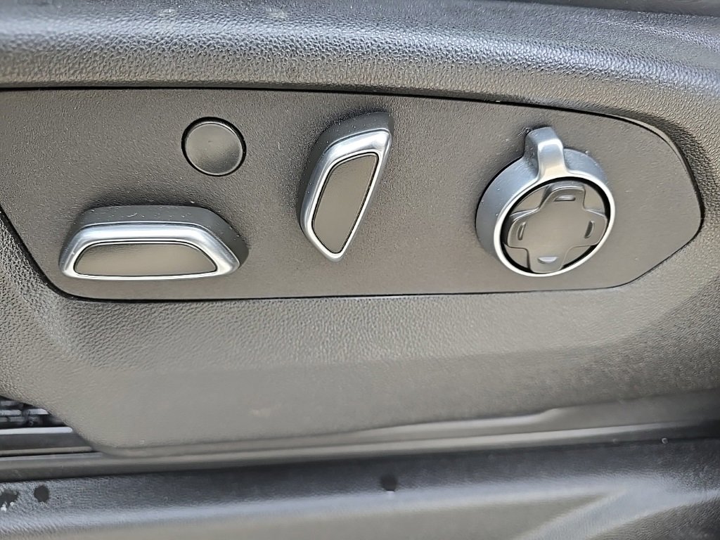 Used 2024 GMC Yukon XL Denali Ultimate image 10