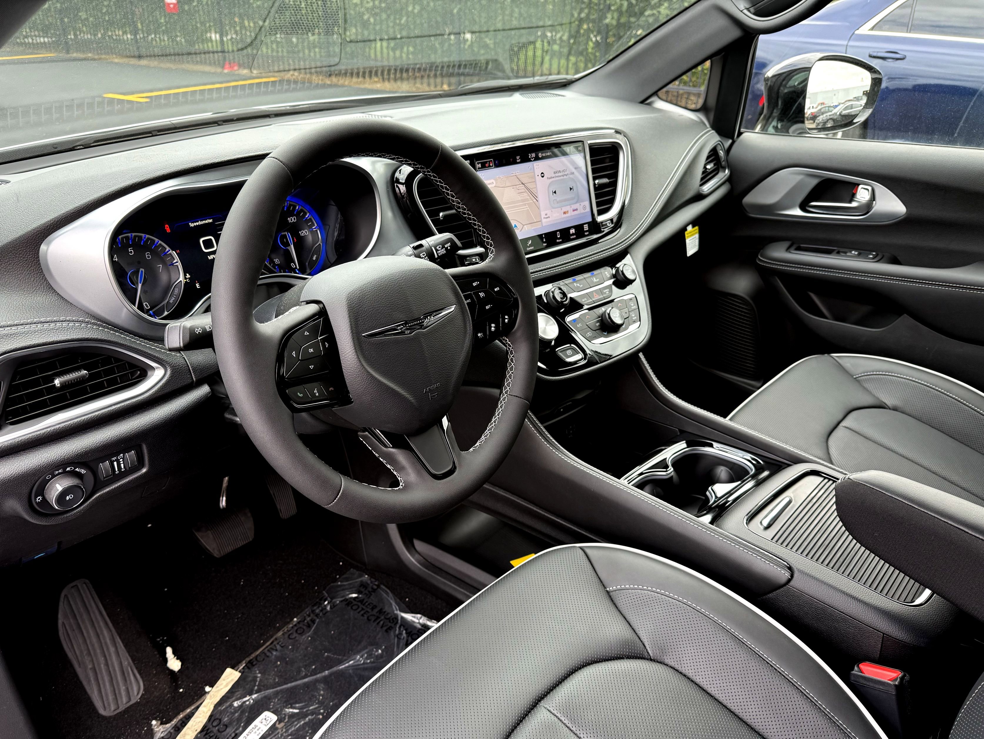 New 2026 Chrysler Pacifica Limited image 15