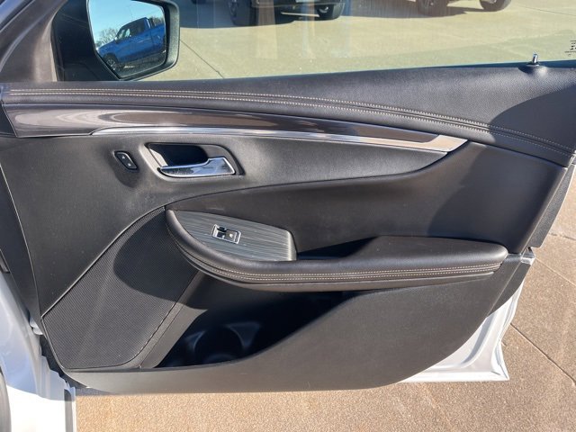 Used 2016 Chevrolet Impala LT w/ Convenience Package image 51