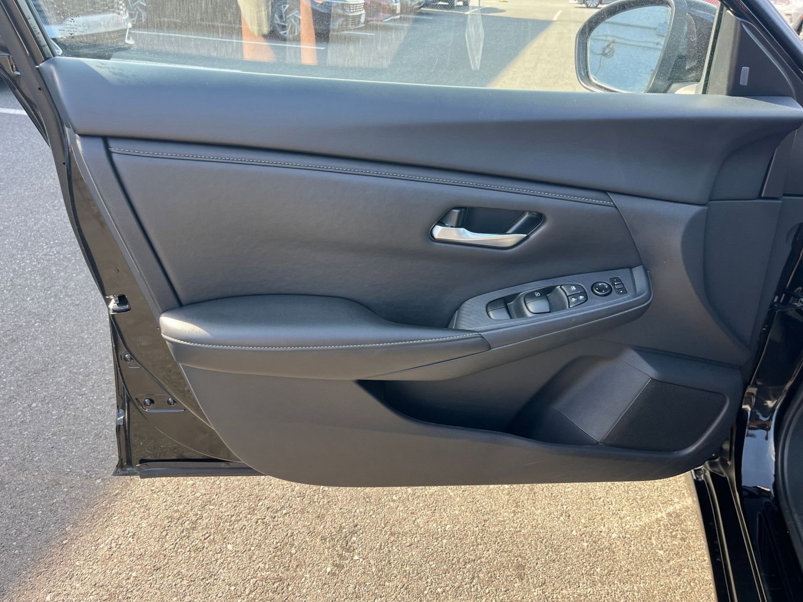 Used 2025 Nissan Sentra SV FWD image 18