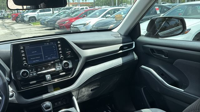 Used 2021 Toyota Highlander L FWD image 15