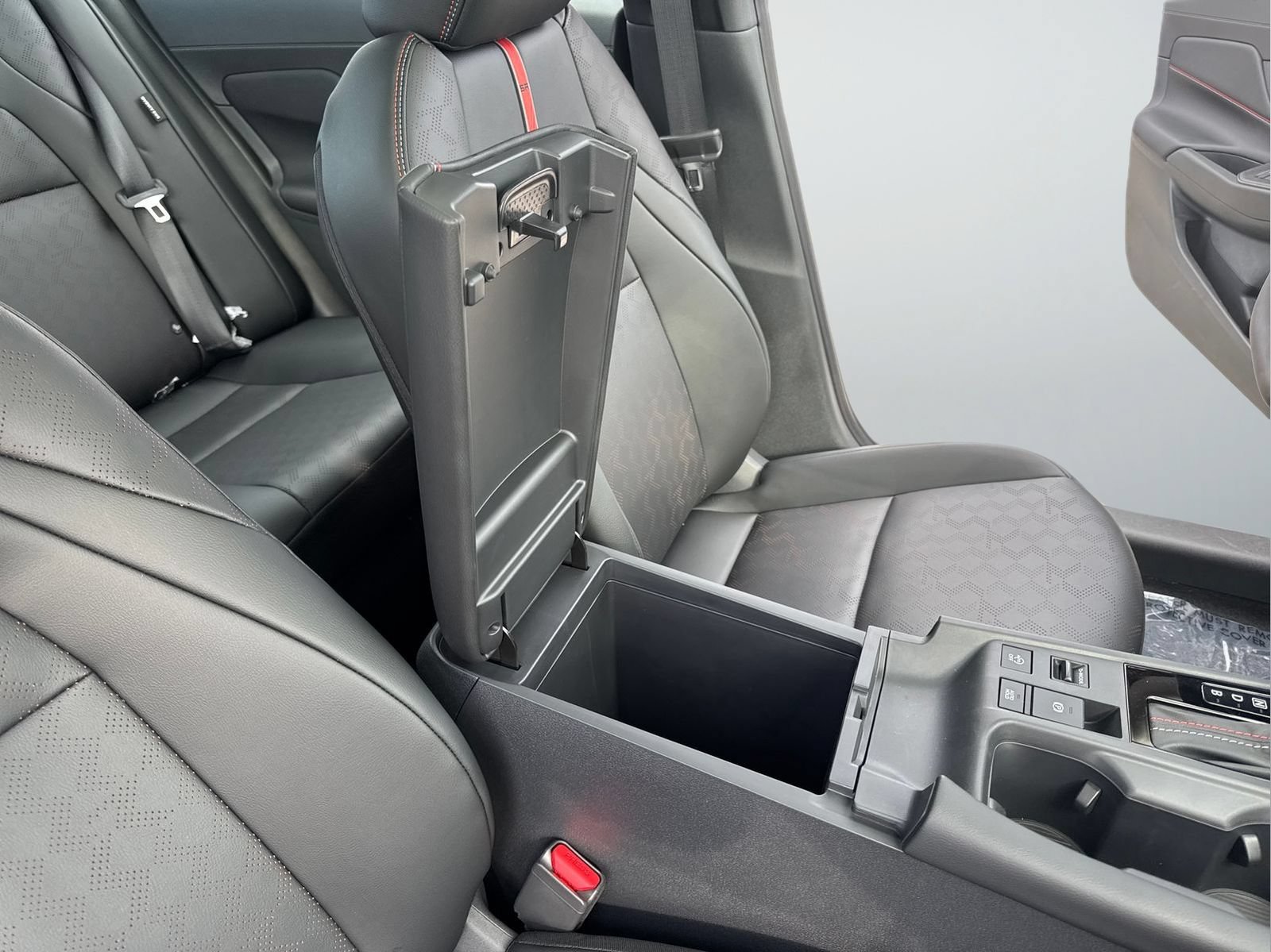 New 2026 Nissan Sentra SR w/ SR Premium Package FWD image 39