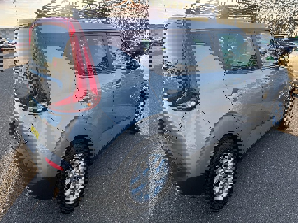 Used 2022 Kia Soul LX w/ Technology Package image 5