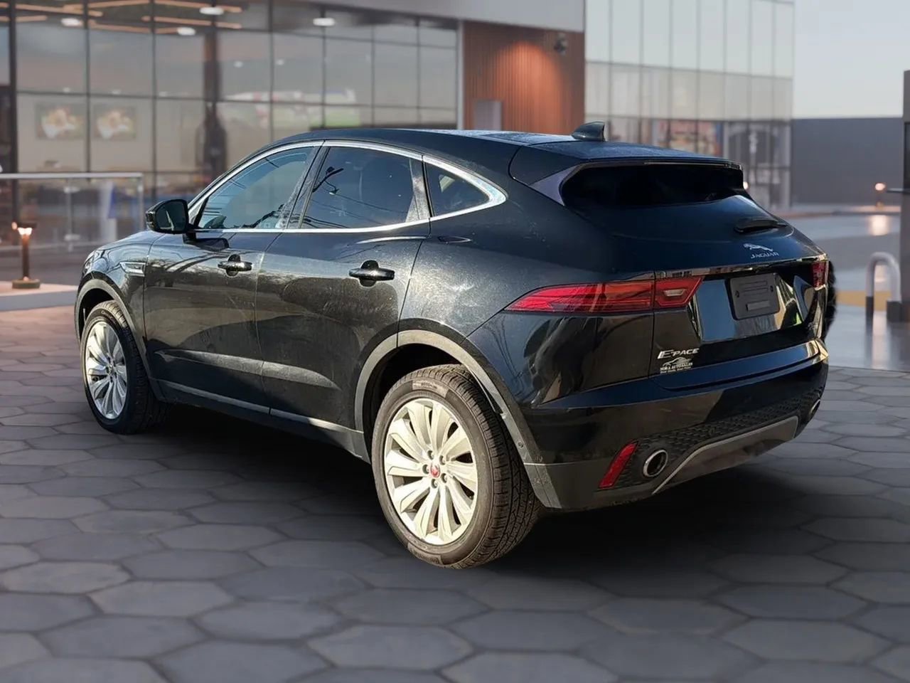 Used 2018 Jaguar E-PACE SE image 7