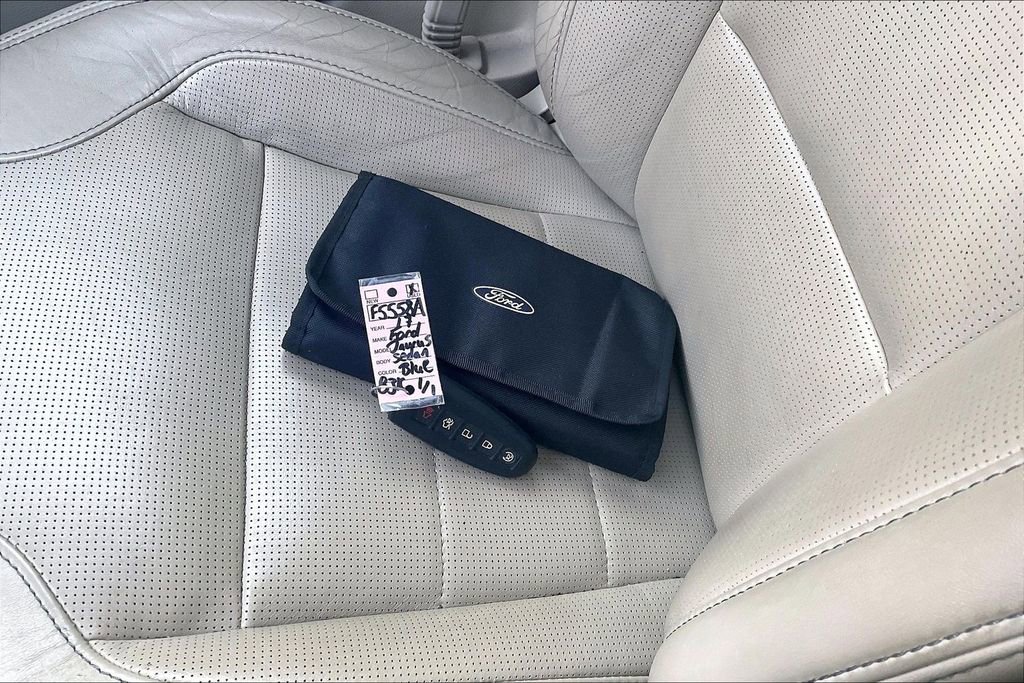 Used 2017 Ford Taurus Limited image 10