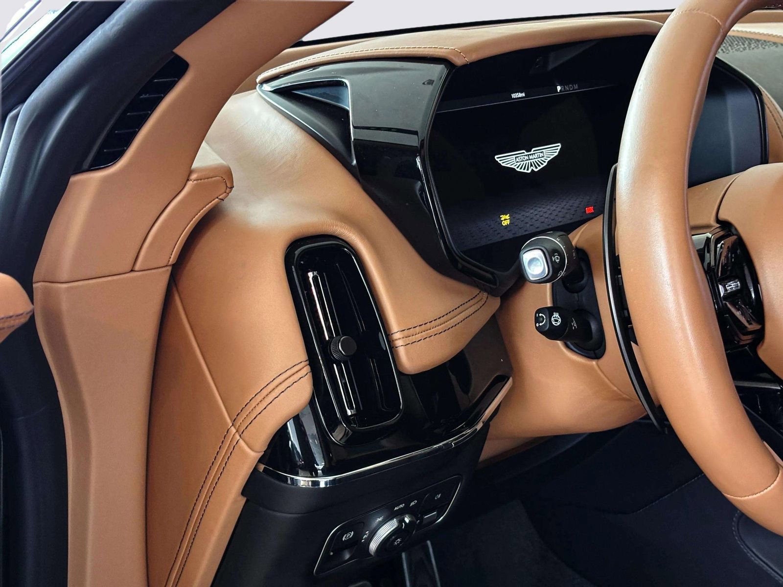 Used 2025 Aston Martin DBX 707 image 24