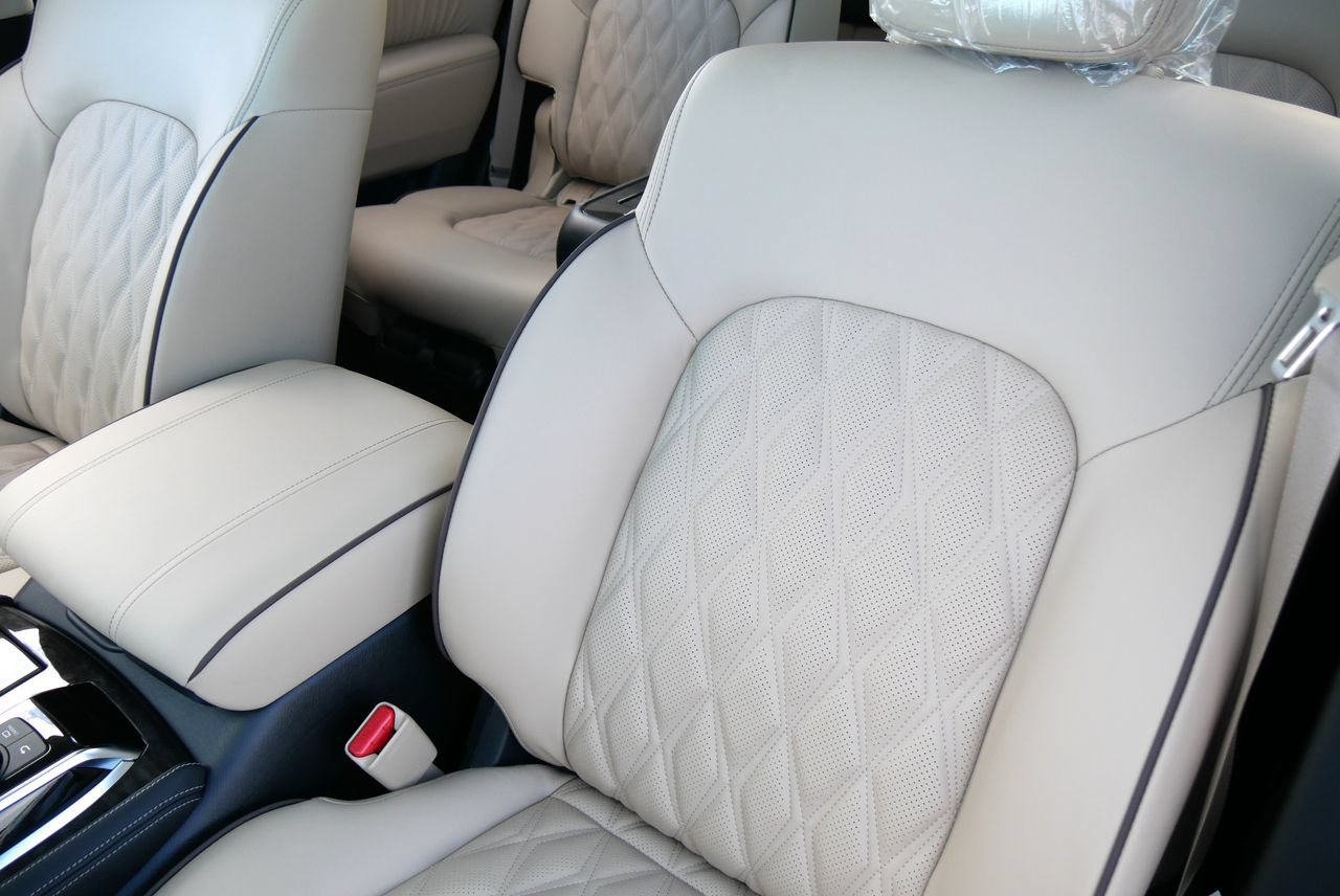 Used 2024 Nissan Armada Platinum w/ Captain's Chairs Package RWD image 9
