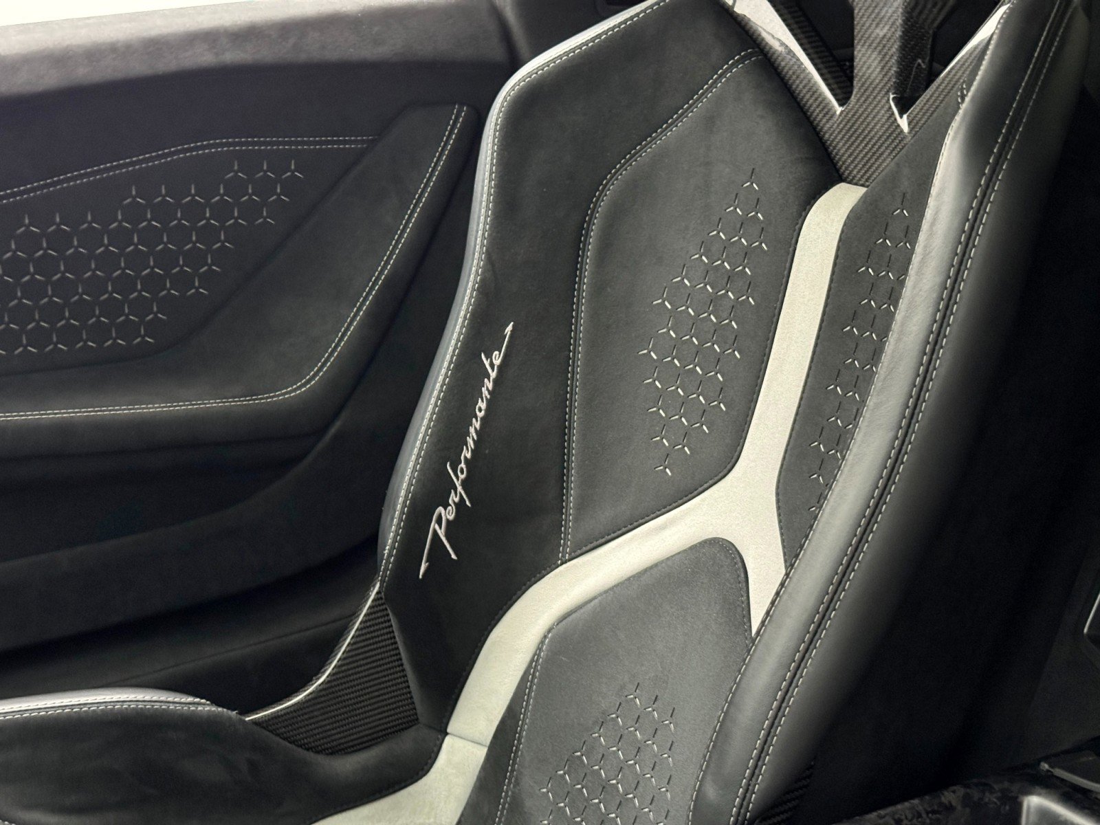 Used 2018 Lamborghini Huracan Performante image 92