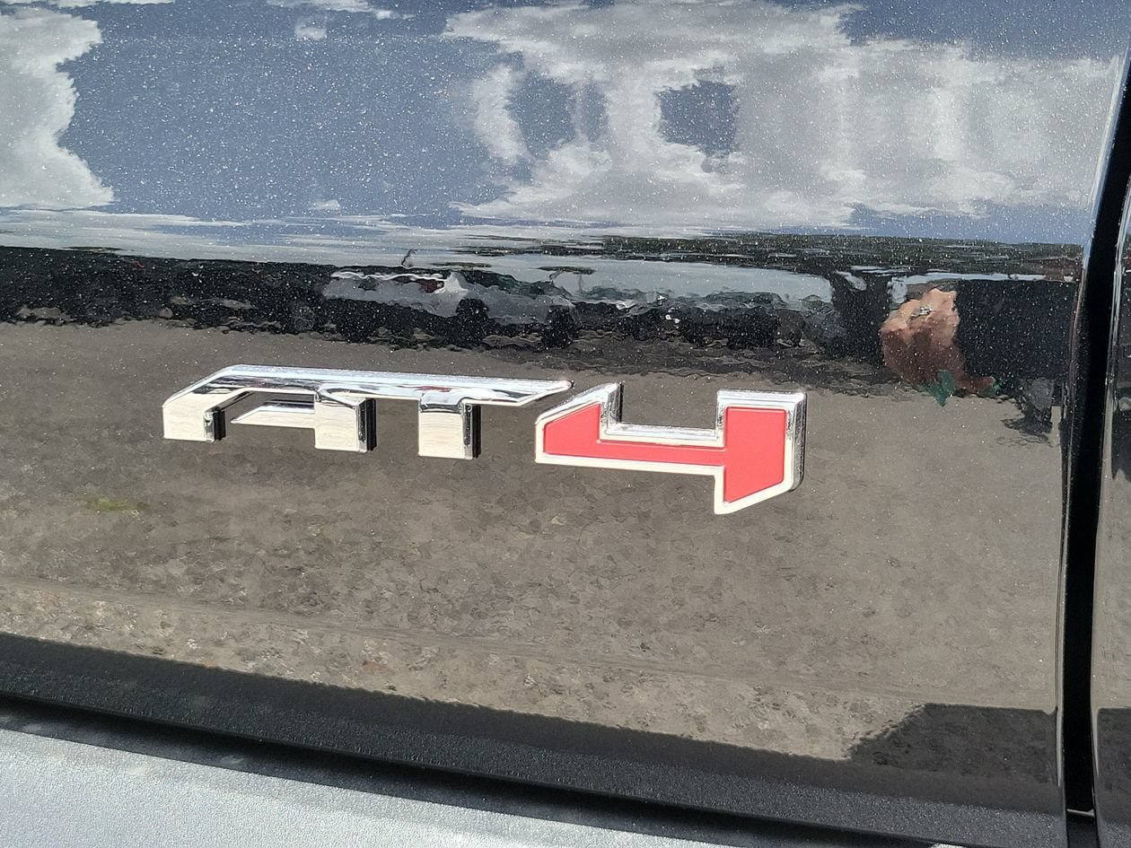 New 2026 GMC Acadia AT4 w/ Luxury Package AWD/4WD image 29