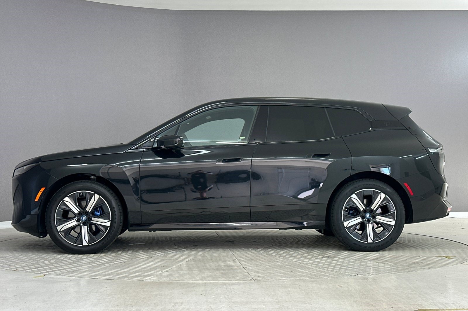 Certified 2025 BMW iX xDrive50 w/ Sport Package AWD/4WD image 2
