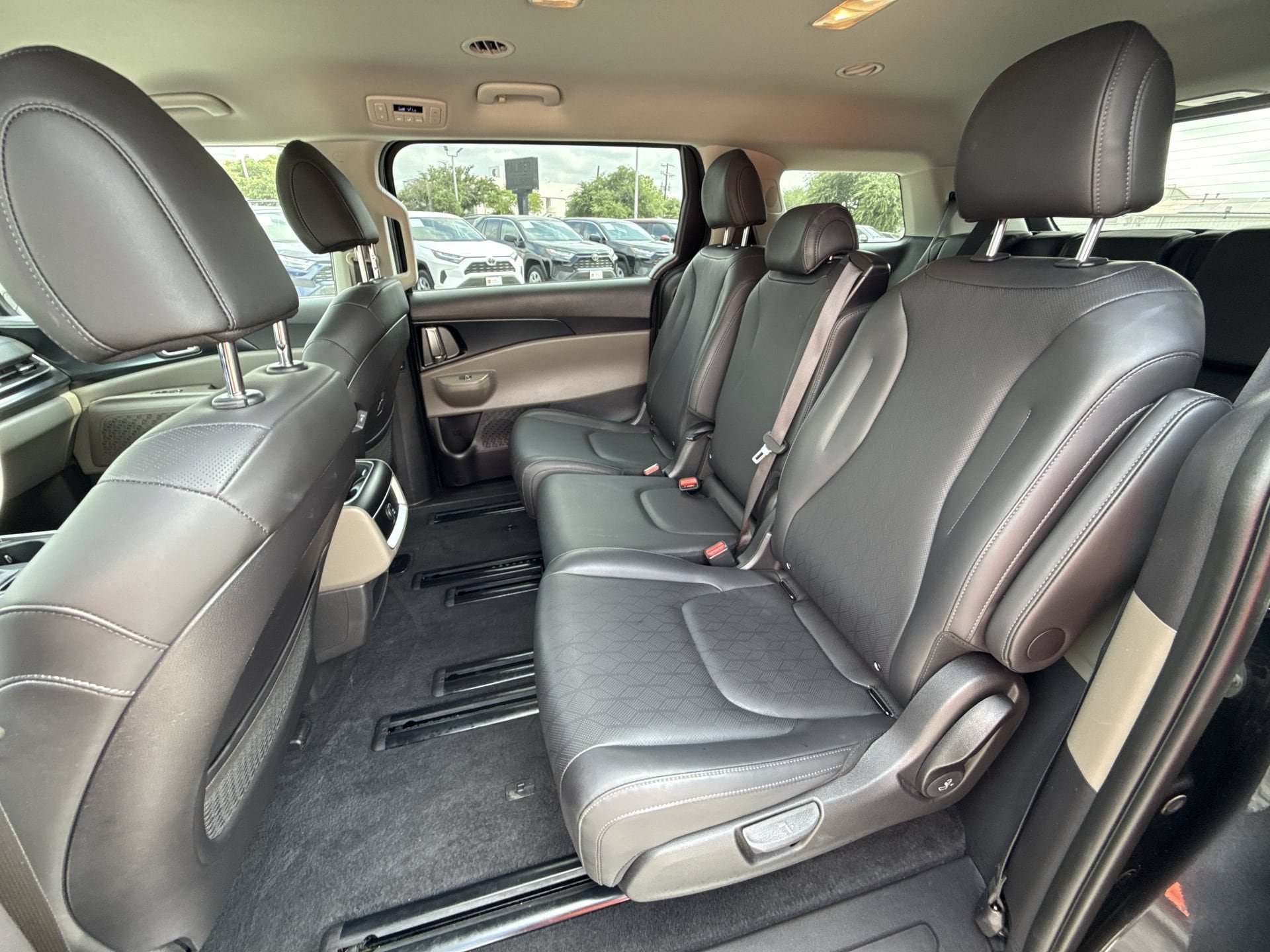 Used 2026 Kia Carnival FWD image 24