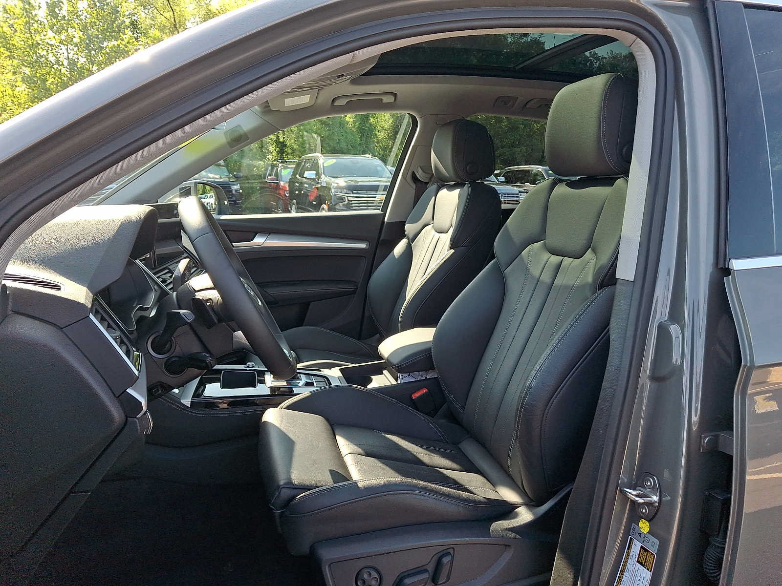 Used 2024 Audi Q5 2.0T Premium Plus w/ Premium Plus Package AWD/4WD image 14
