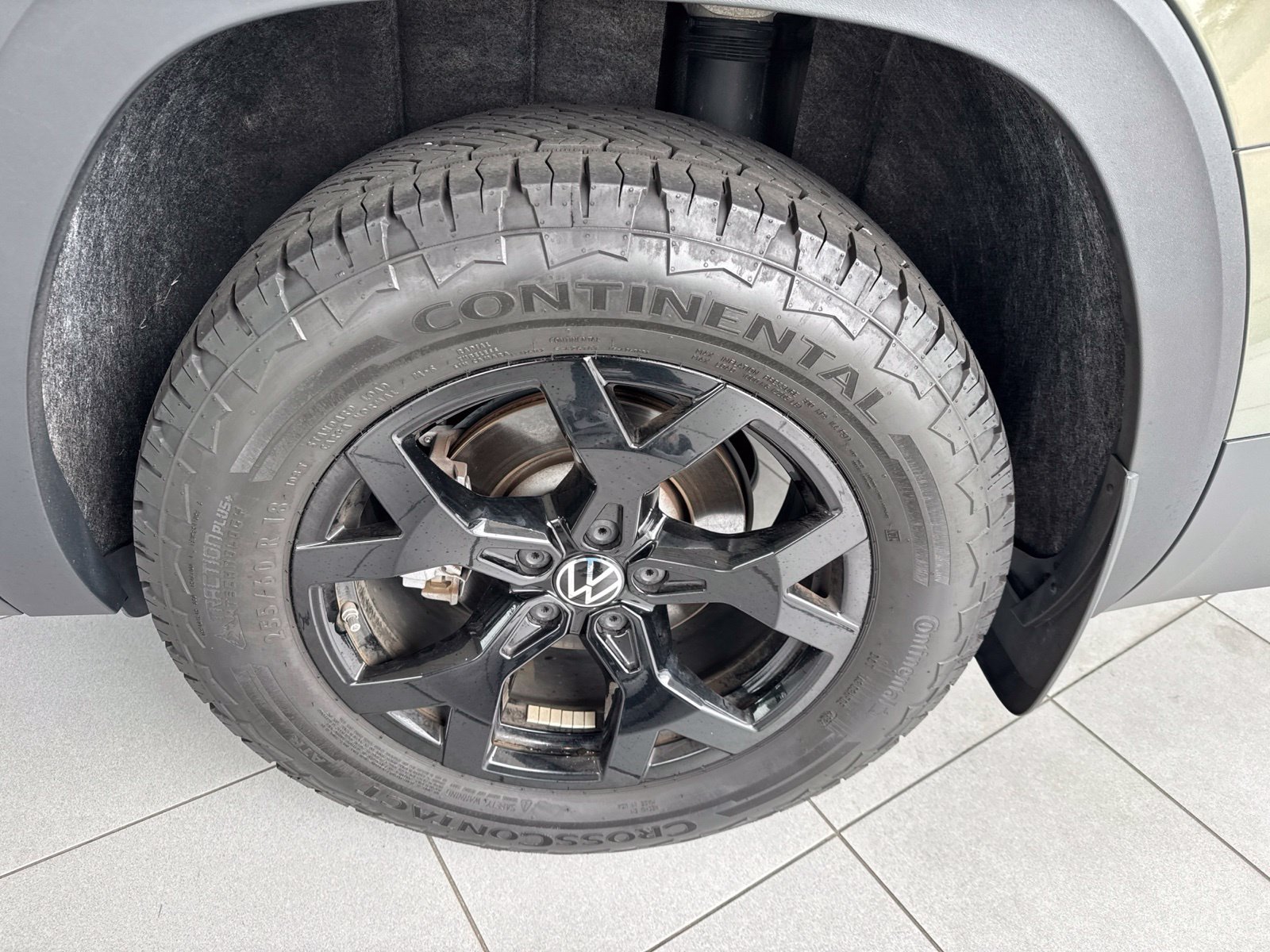 Used 2025 Volkswagen Atlas Peak Edition SE AWD/4WD image 14