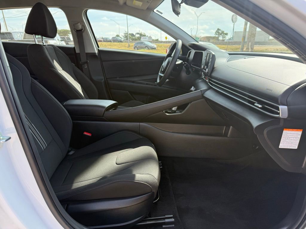 Used 2026 Hyundai Elantra Blue image 31
