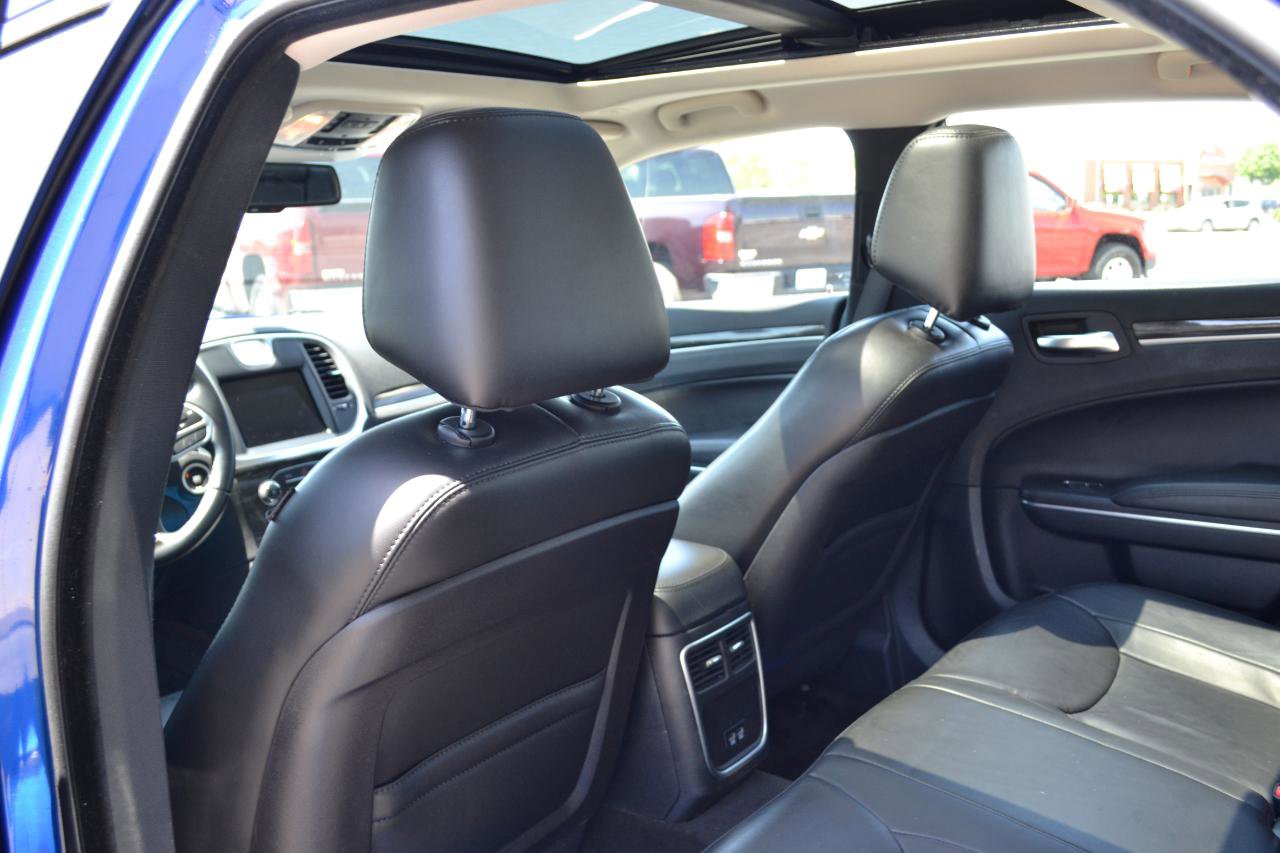Used 2018 Chrysler 300 Touring L AWD/4WD image 46