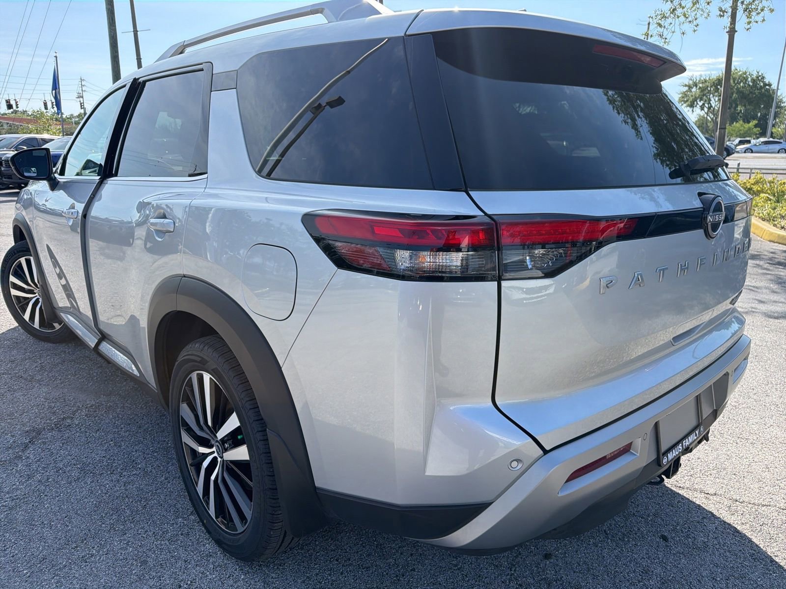 Certified 2024 Nissan Pathfinder Platinum w/ Cargo Package AWD/4WD image 4