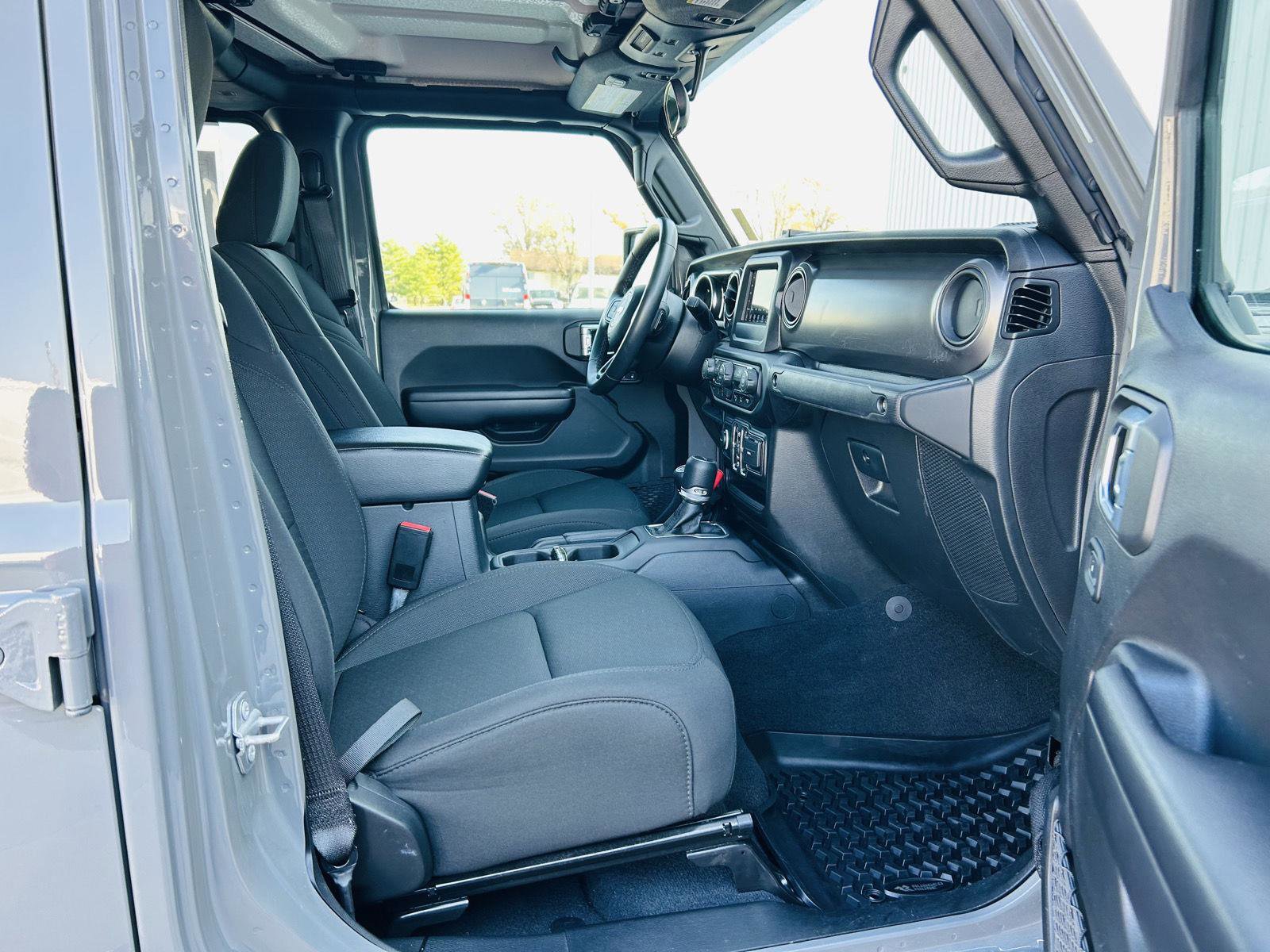 Used 2021 Jeep Gladiator Sport image 29