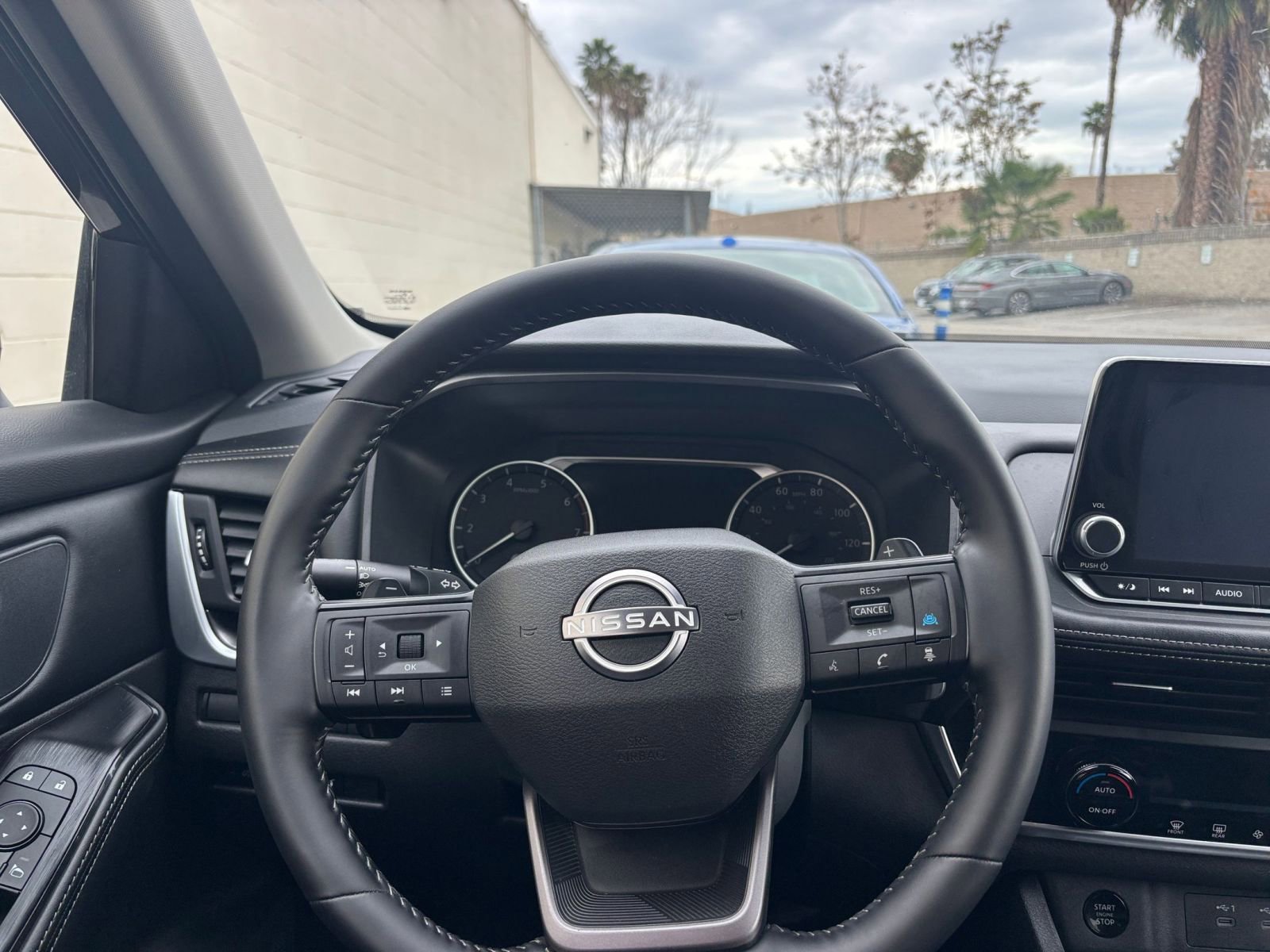 Used 2025 Nissan Rogue SV image 34