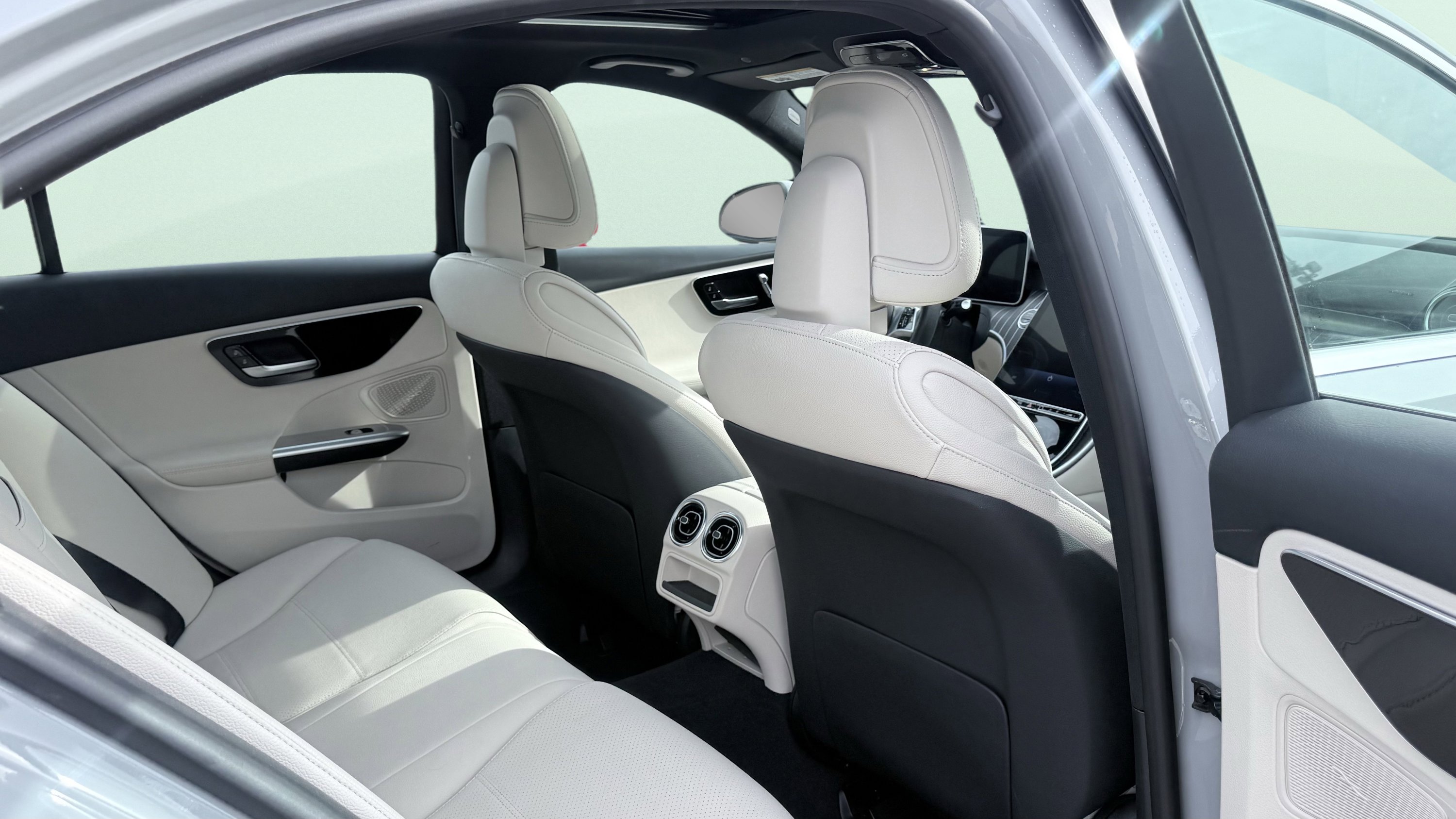 Used 2025 Mercedes-Benz C 300 Sedan image 40
