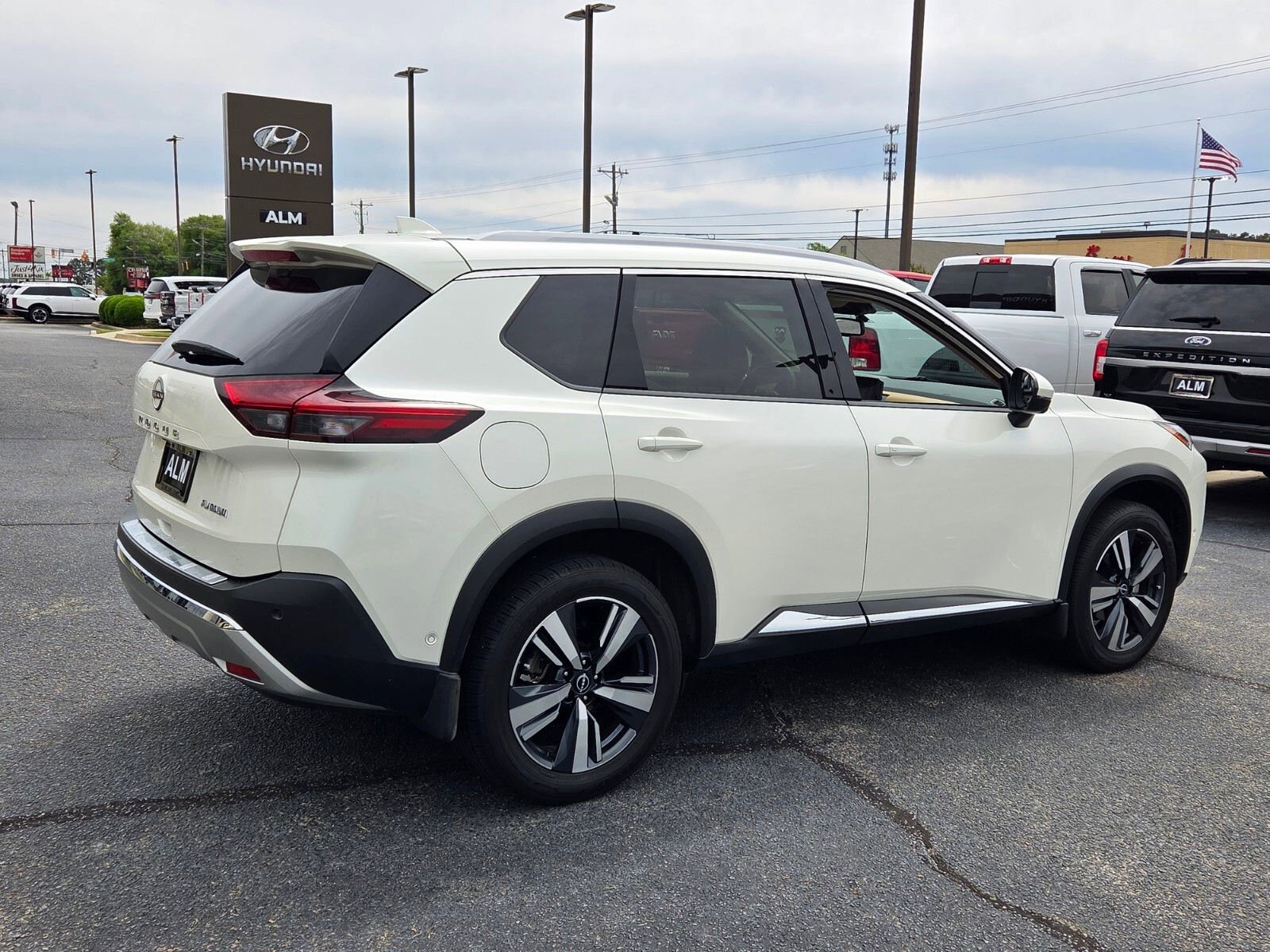 Used 2023 Nissan Rogue Platinum w/ Platinum Premium Package image 14