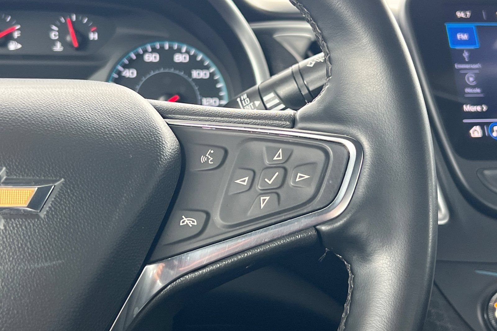 Used 2025 Chevrolet Malibu RS FWD image 32