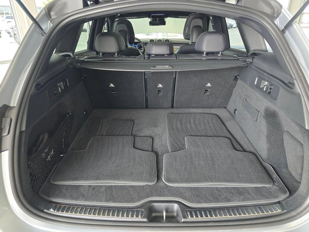Used 2024 Mercedes-Benz GLC 300 4MATIC image 17