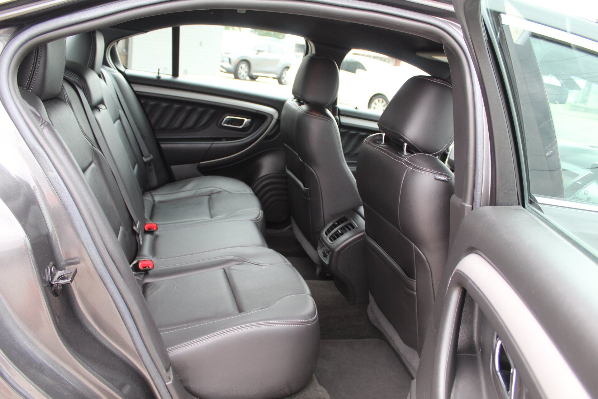 Used 2018 Ford Taurus SEL w/ Equipment Group 201A FWD image 18