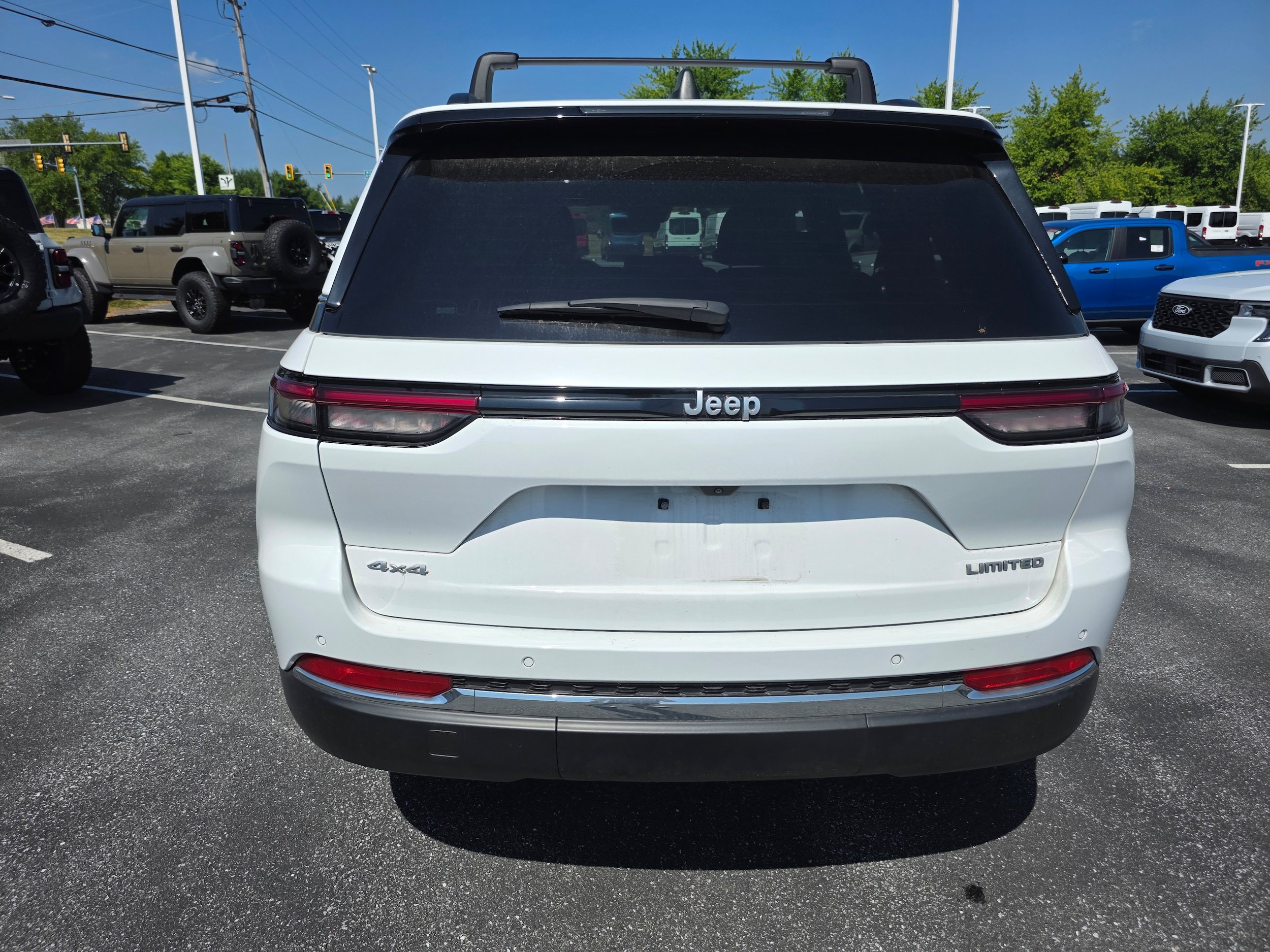 Used 2025 Jeep Grand Cherokee Limited AWD/4WD image 4