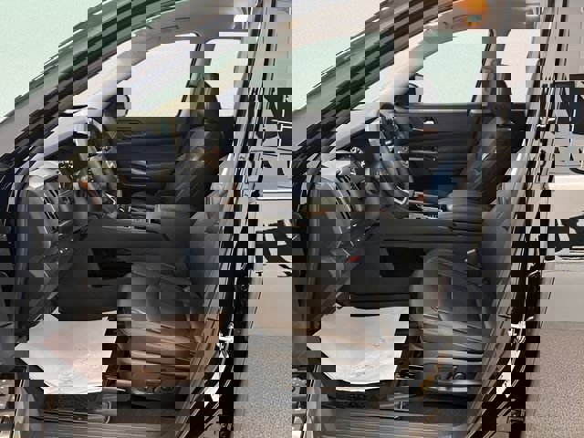 Used 2024 Nissan Pathfinder SL AWD/4WD image 16