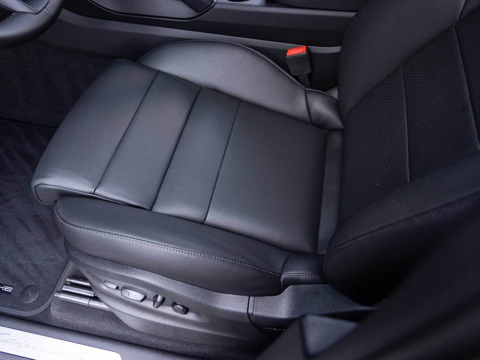 New 2026 Porsche Cayenne S AWD/4WD image 23