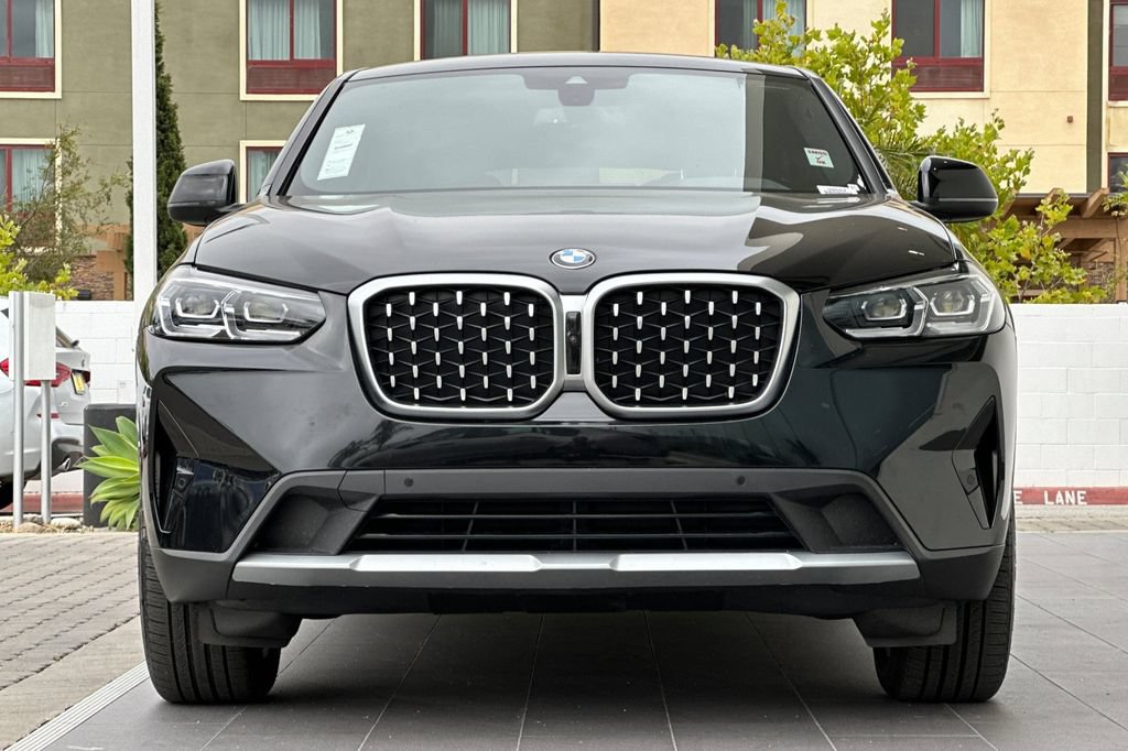 Used 2025 BMW X4 xDrive30i w/ Premium Package AWD/4WD image 8