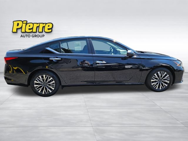 Used 2024 Nissan Altima 2.5 SV FWD image 9