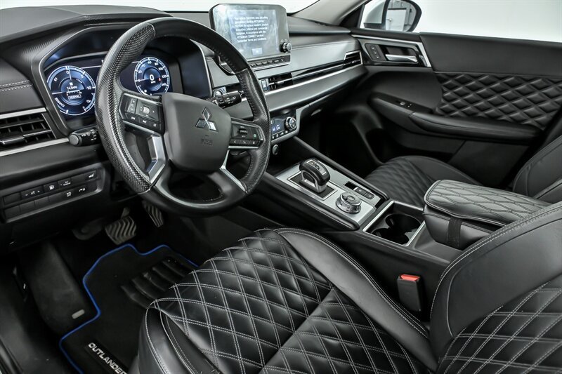 Used 2023 Mitsubishi Outlander SEL AWD/4WD image 15