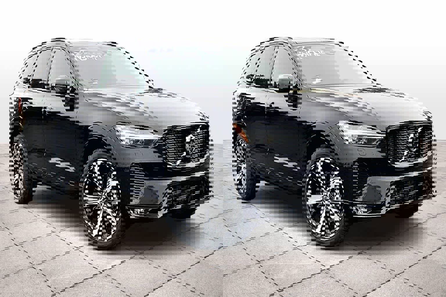 Used 2025 Volvo XC60 B5 Ultra w/ Protection Package Premier image 2