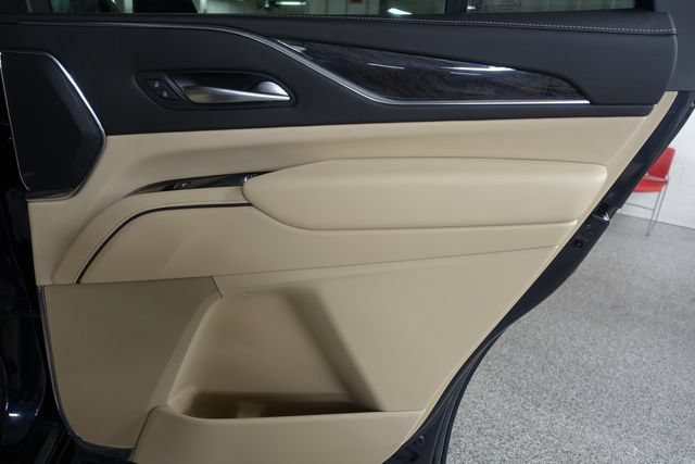 Used 2023 Cadillac Escalade Premium Luxury AWD/4WD image 28